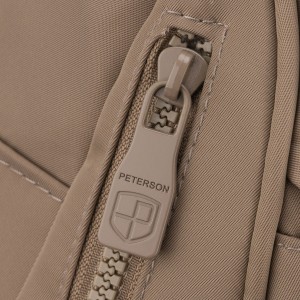 Mały, beżowy plecak damski wykonany z poliestru - Peterson