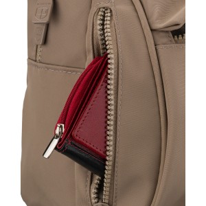 Mały, beżowy plecak damski wykonany z poliestru - Peterson