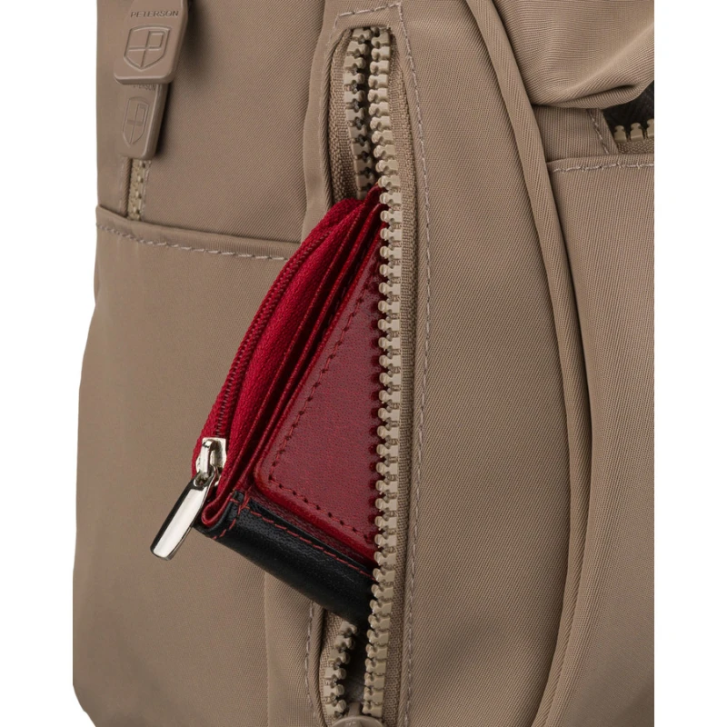 Mały, beżowy plecak damski wykonany z poliestru - Peterson