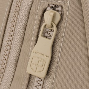 Miejski plecak damski wykonany z poliestru w kolorze ecru, wyposażony w dodatkowy pasek - Peterson