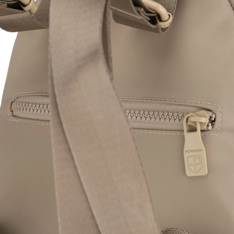 Miejski plecak damski wykonany z poliestru w kolorze ecru, wyposażony w dodatkowy pasek - Peterson