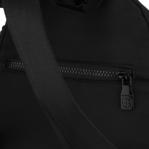 Miejski, czarny plecak damski wykonany z poliestru, zawieszony na regulowanych szelkach - Peterson