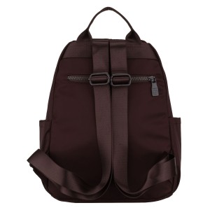 Bordowy plecak damski wykonany z poliestru, zawieszony na regulowanych szelkach - Peterson