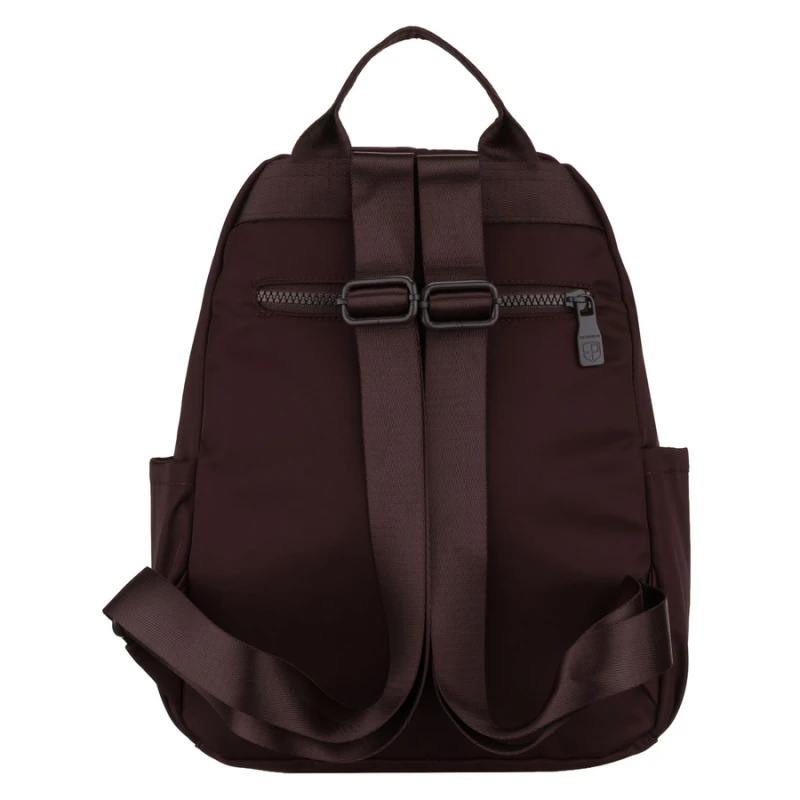 Bordowy plecak damski wykonany z poliestru, zawieszony na regulowanych szelkach - Peterson