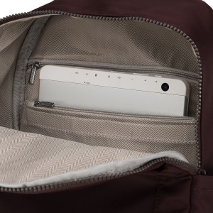 Bordowy plecak damski wykonany z poliestru, zawieszony na regulowanych szelkach - Peterson