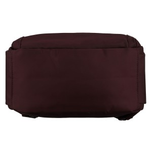 Bordowy plecak damski wykonany z poliestru, zawieszony na regulowanych szelkach - Peterson