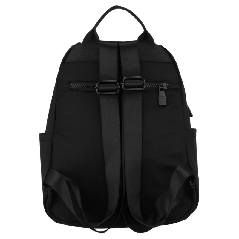 Mały, czarny plecak damski wykonany z poliestru, jednokomorowy z kieszenią zewnętrzną - Peterson