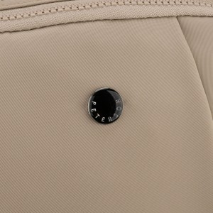 Praktyczny plecak damski wykonany z poliestru w kolorze ecru, jednokomorowy - Peterson