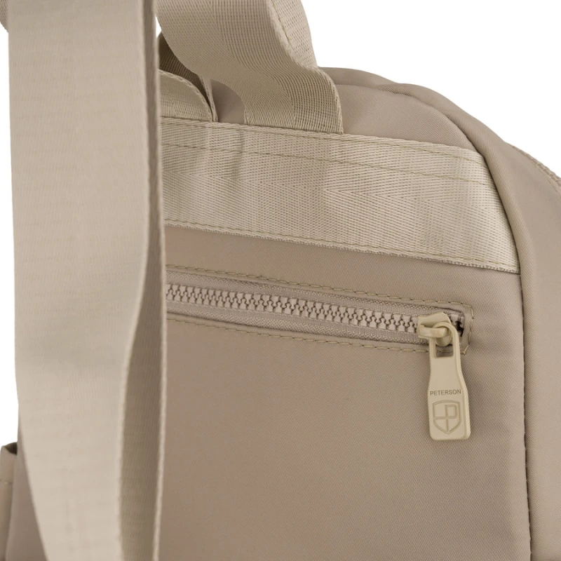 Praktyczny plecak damski wykonany z poliestru w kolorze ecru, jednokomorowy - Peterson