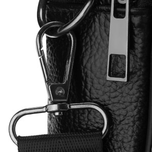 Skórzana, poręczna listonoszka męska w czarnym kolorze - Rovicky