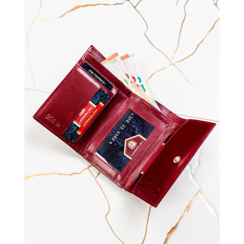 Mały portfel damski ze skóry naturalnej w czerwonym kolorze - Peterson | Niua.pl