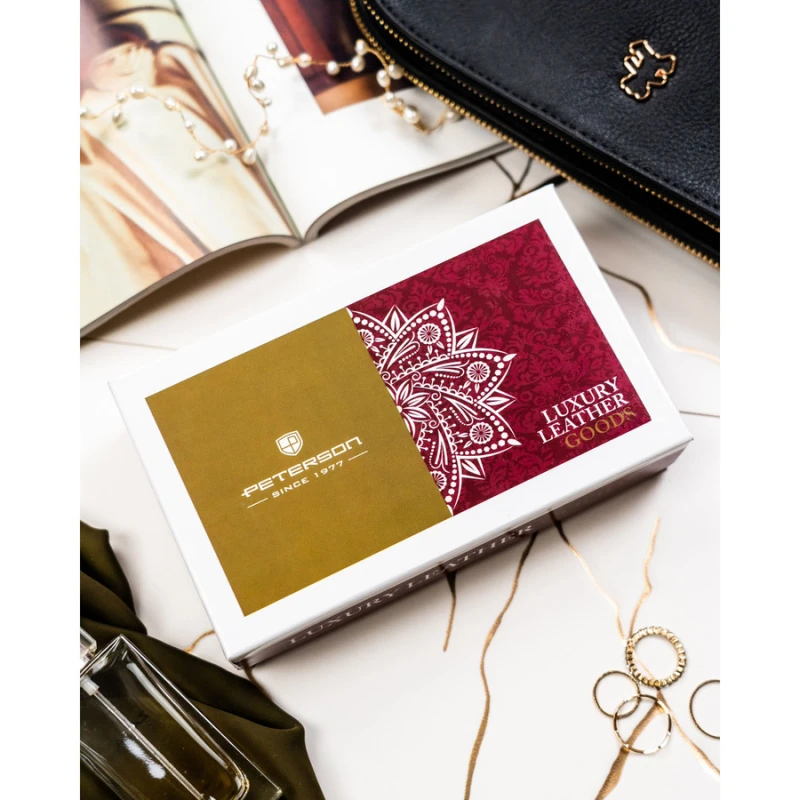Mały portfel damski ze skóry naturalnej w czerwonym kolorze - Peterson | Niua.pl