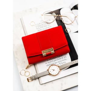 Poziomy portfel damski wykonany ze skóry ekologicznej w czerwonym kolorze, zamykany na zatrzask - Peterson | Niua.pl