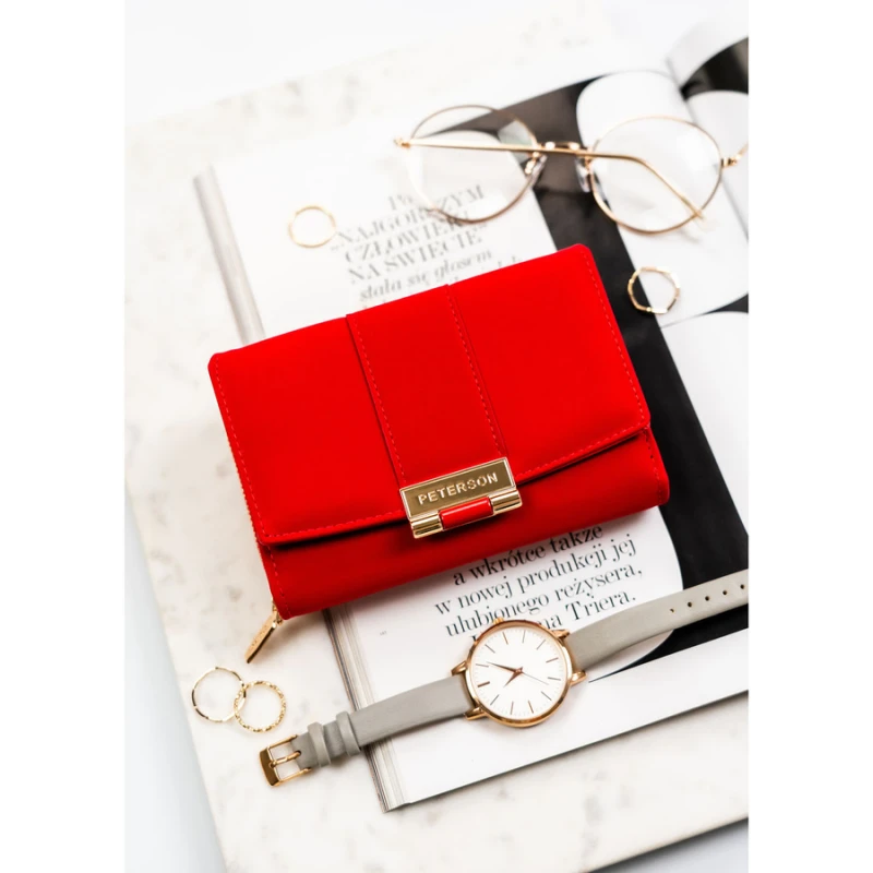 Poziomy portfel damski wykonany ze skóry ekologicznej w czerwonym kolorze, zamykany na zatrzask - Peterson | Niua.pl