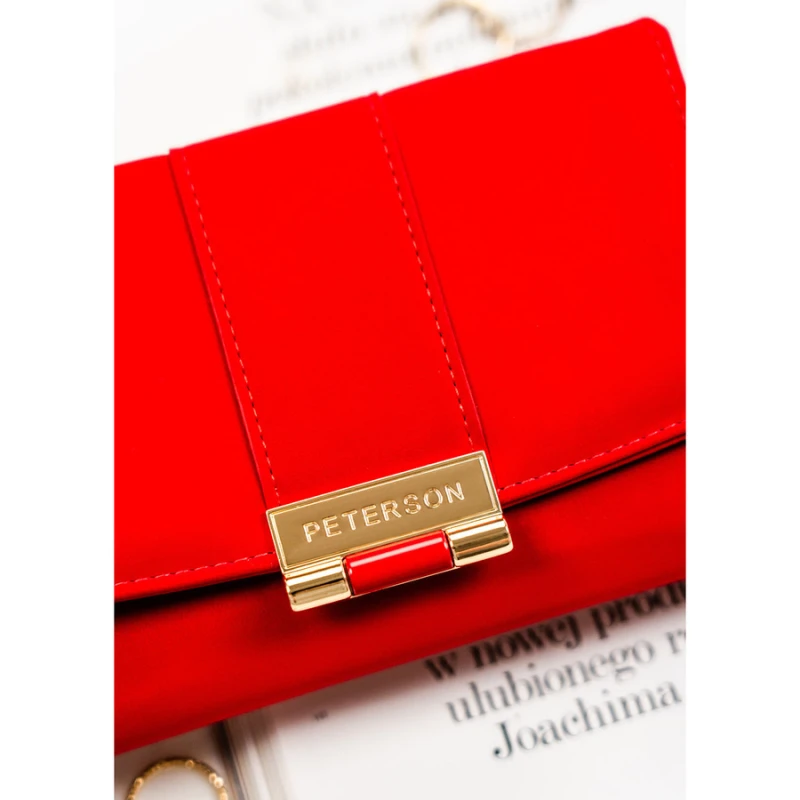 Poziomy portfel damski wykonany ze skóry ekologicznej w czerwonym kolorze, zamykany na zatrzask - Peterson | Niua.pl