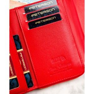 Poziomy portfel damski wykonany ze skóry ekologicznej w czerwonym kolorze, zamykany na zatrzask - Peterson | Niua.pl