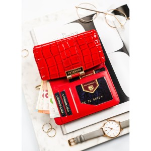 Portfel damski wykonany ze skóry ekologicznej w czerwonym kolorze z tłoczonym wzorem krokodylej skóry - Peterson | Niua.pl