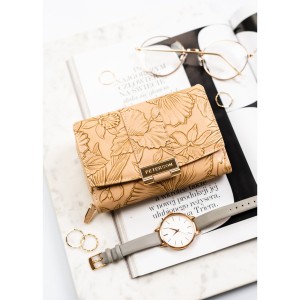 Elegancki portfel damski ze skóry ekologicznej w beżowym kolorze ze wzorem w kwiaty - Peterson | Niua.pl