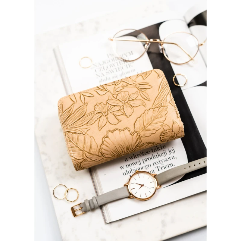 Elegancki portfel damski ze skóry ekologicznej w beżowym kolorze ze wzorem w kwiaty - Peterson | Niua.pl