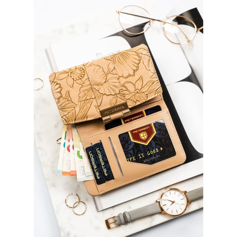 Elegancki portfel damski ze skóry ekologicznej w beżowym kolorze ze wzorem w kwiaty - Peterson | Niua.pl