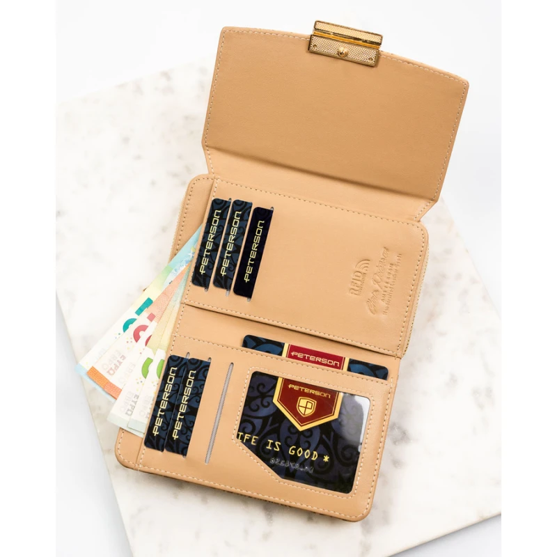 Elegancki portfel damski ze skóry ekologicznej w beżowym kolorze ze wzorem w kwiaty - Peterson | Niua.pl