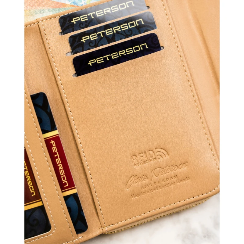 Elegancki portfel damski ze skóry ekologicznej w beżowym kolorze ze wzorem w kwiaty - Peterson | Niua.pl