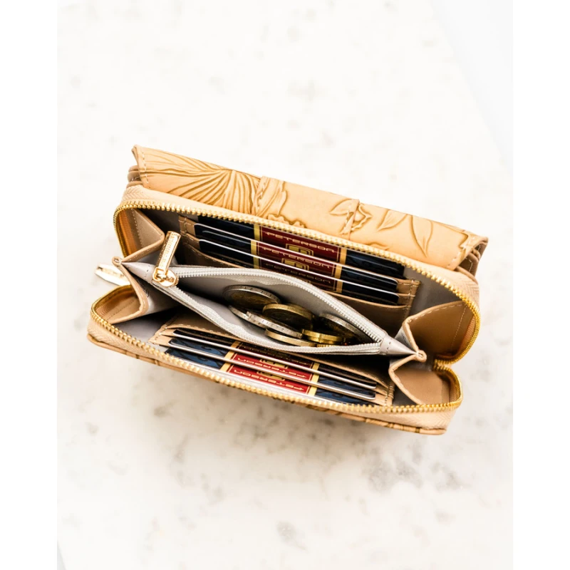 Elegancki portfel damski ze skóry ekologicznej w beżowym kolorze ze wzorem w kwiaty - Peterson | Niua.pl