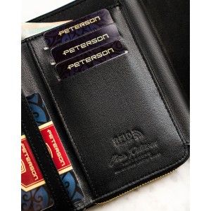 Poziomy portfel damski wykonany ze skóry ekologicznej w czarnym kolorze, zamykany na zatrzask - Peterson | Niua.pl