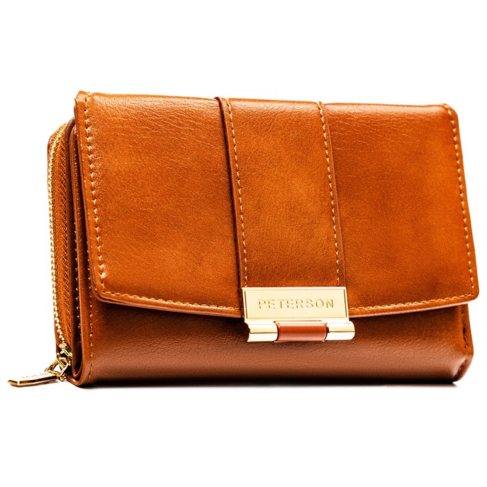 Brązowy portfel damski wykonany ze skóry ekologicznej i zamykany na zatrzask - Peterson | Niua.pl