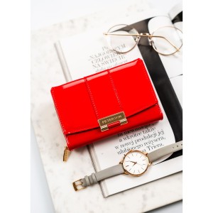 Czerwony, poziomy portfel damski wykonany z lakierowanej skóry ekologicznej - Peterson | Niua.pl