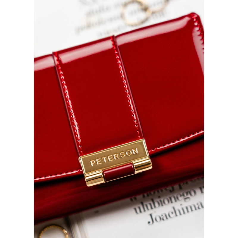 Bordowy, poziomy portfel damski wykonany z lakierowanej skóry ekologicznej - Peterson | Niua.pl