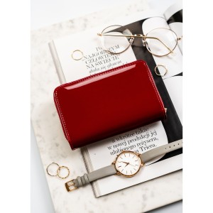 Bordowy, poziomy portfel damski wykonany z lakierowanej skóry ekologicznej - Peterson | Niua.pl