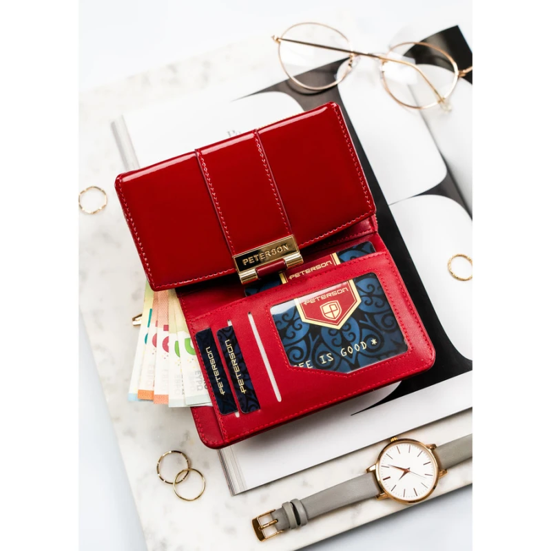 Bordowy, poziomy portfel damski wykonany z lakierowanej skóry ekologicznej - Peterson | Niua.pl