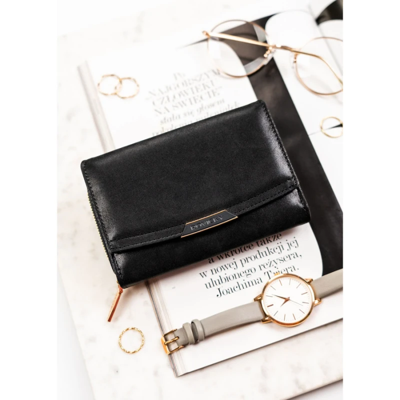 Średni portfel damski ze skóry ekologicznej w czarnym kolorze, model mieszczący dowód rejestracyjny - Rovicky  | Niua.pl