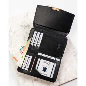 Średni portfel damski ze skóry ekologicznej w czarnym kolorze, model mieszczący dowód rejestracyjny - Rovicky  | Niua.pl