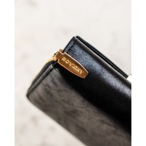 Średni portfel damski ze skóry ekologicznej w czarnym kolorze, model mieszczący dowód rejestracyjny - Rovicky  | Niua.pl