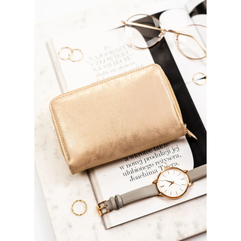 Beżowy, poziomy portfel damski ze skóry ekologicznej zamykany na zatrzask - Rovicky | Niua.pl
