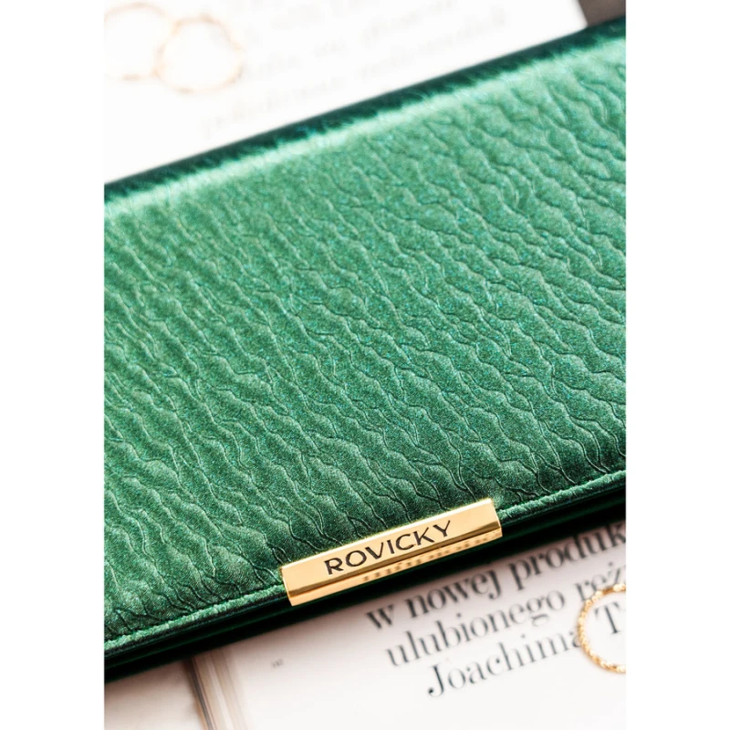 Portfel damski ze skóry ekologicznej w zielonym kolorze, wyposażony w system RFID - Rovicky | Niua.pl