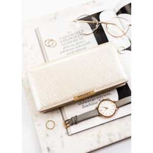 Duży portfel damski ze skóry ekologicznej w kolorze ecru, zamykany na zatrzask - | Niua.pl