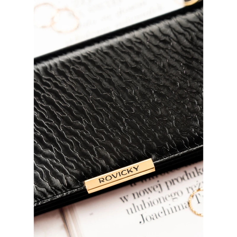 Duży portfel damski ze skóry ekologicznej w czarnym kolorze zamykany na zatrzask - Rovicky | Niua.pl