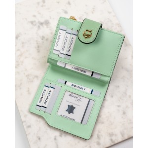Pionowy portfel damski ze skóry ekologicznej w zielonym kolorze, zamykany na zatrzask i suwak - Rovicky | Niua.pl