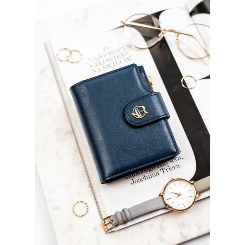 Granatowy portfel damski ze skóry ekologicznej zamykany na zatrzask i suwak - Rovicky | Niua.pl