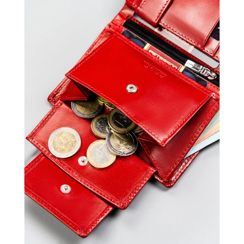 Portfel damski ze skóry naturalnej w czerwonym kolorze zamykany zatrzaskiem - Peterson | Niua.pl