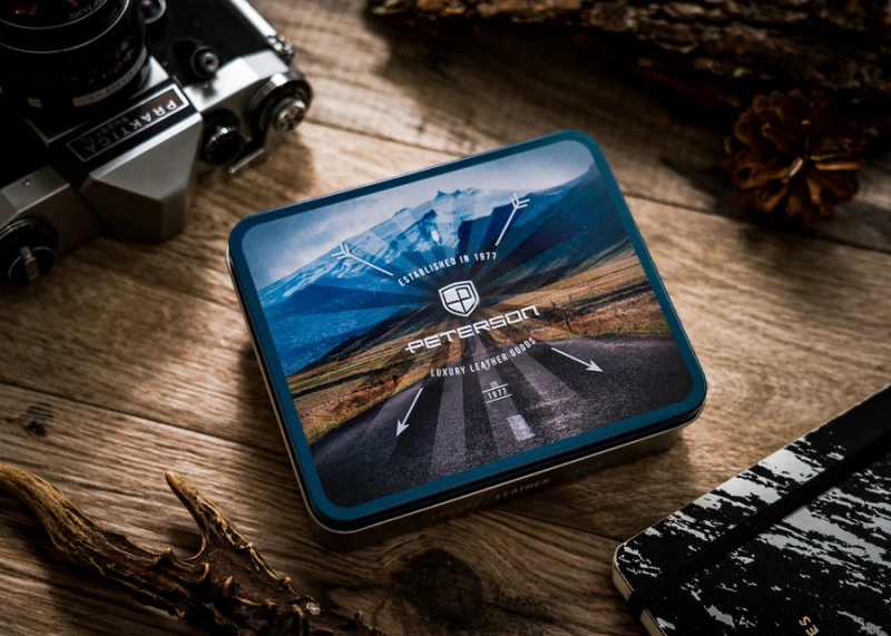 Skórzany portfel męski z zapięciem - Peterson | Niua.pl