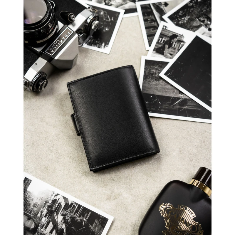 Duży portfel męski ze skóry naturalnej  | Niua.pl w czarnym kolorze, mieszczący dowód rejestracyjny i zamykany na zatrzask - Rovicky