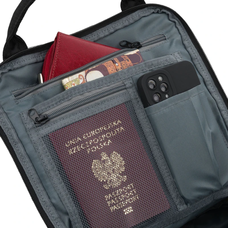 Czarny, duży plecak damski wykonany z poliestru i skóry ekologicznej, zamykany suwakiem - Peterson | Niua.pl