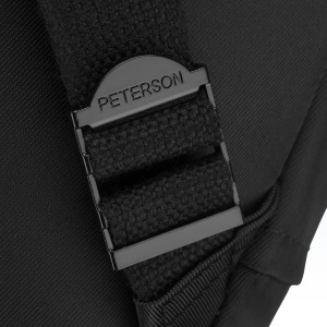 Czarny, duży plecak damski wykonany z poliestru i skóry ekologicznej, zamykany suwakiem - Peterson | Niua.pl