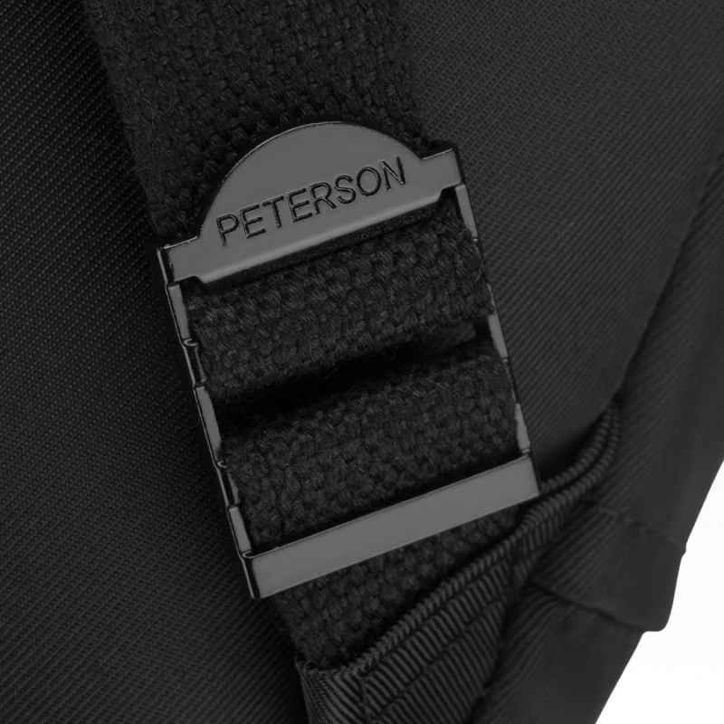 Czarny, duży plecak damski wykonany z poliestru i skóry ekologicznej, zamykany suwakiem - Peterson | Niua.pl