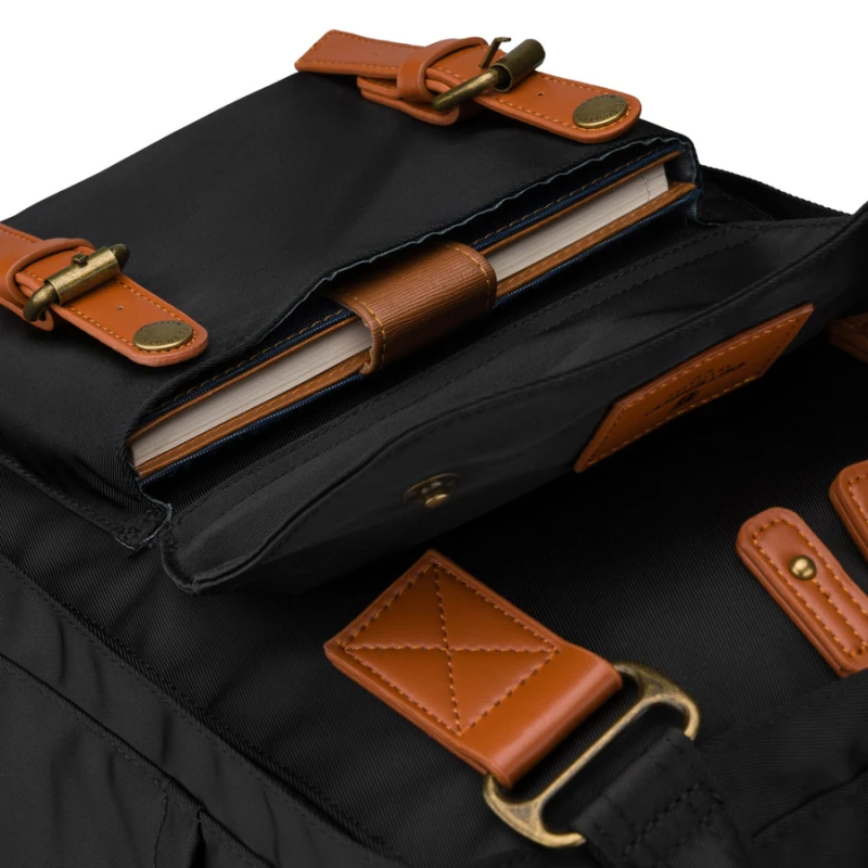 Czarno-brązowy, duży plecak damski wykonany z poliestru i skóry ekologicznej - Peterson | Niua.pl