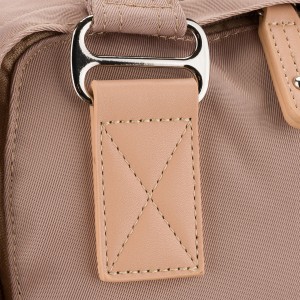 Beżowy, duży plecak damski wykonany z poliestru i skóry ekologicznej - Peterson | Niua.pl